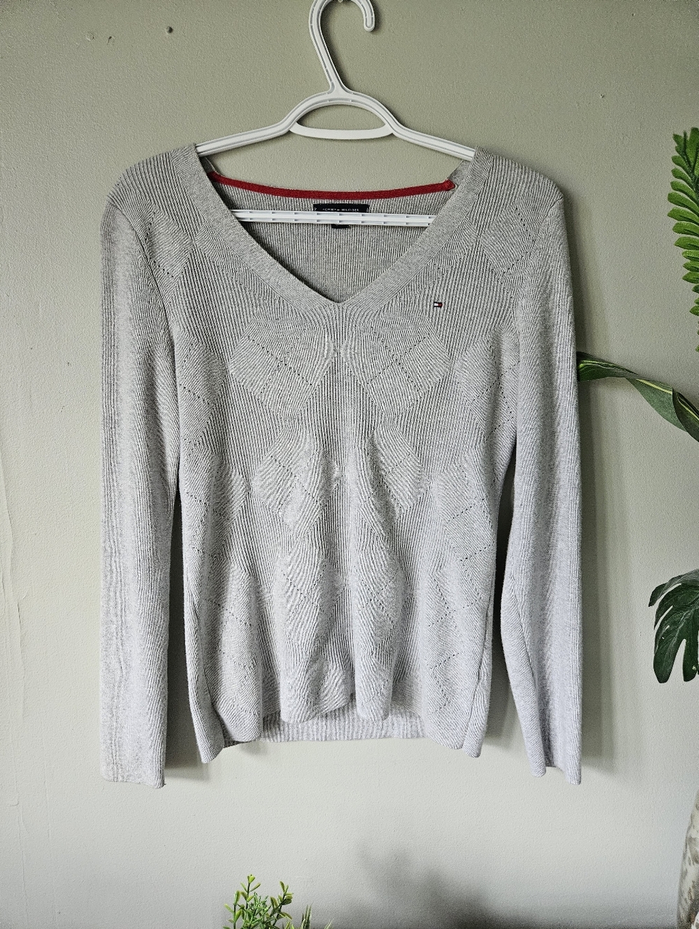 Tommy Hilfiger Light Gray V‑Neck Knit Sweater with Red Trim